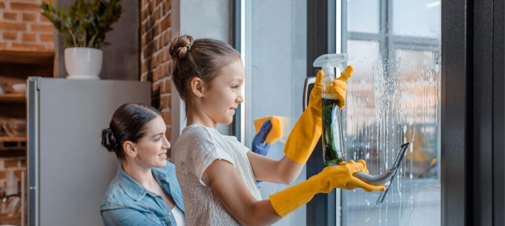 Kinder putzen Fenster